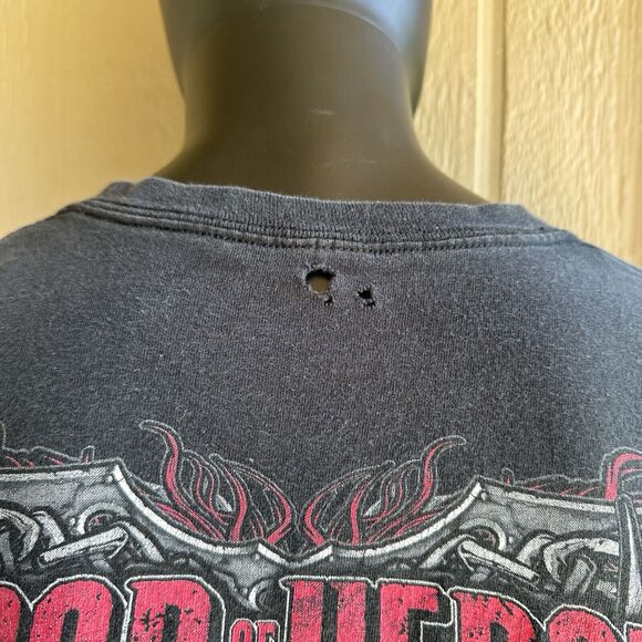 Blood Of Heros Mens Shirt Size XXL Video Game Grunge Distressed‎ Skulls Chains - Picture 8 of 9